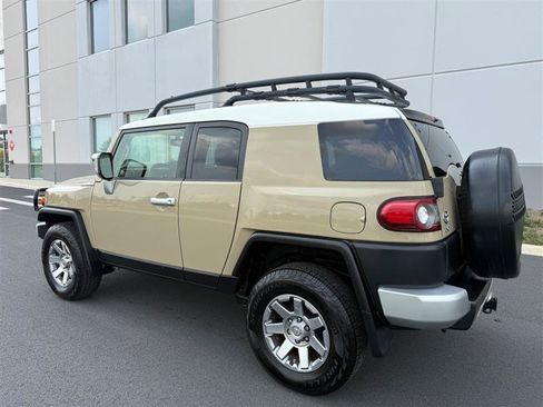 Used 2014 Toyota FJ Cruiser 4WD w/ Convenience Package image 8