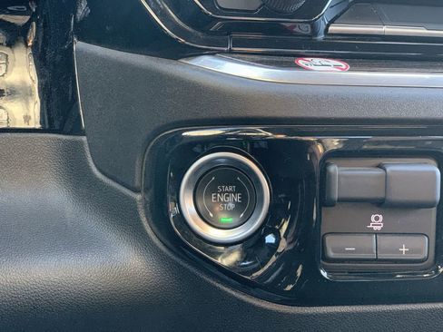 Used 2025 Chevrolet Silverado 2500 LT w/ Convenience Package image 15