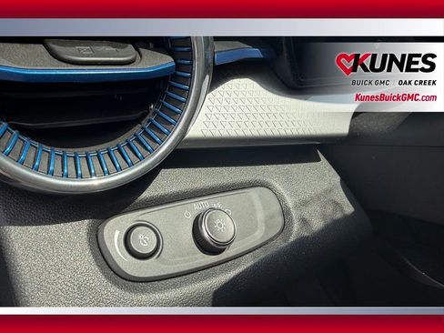 Used 2025 Chevrolet Trax LT FWD image 10