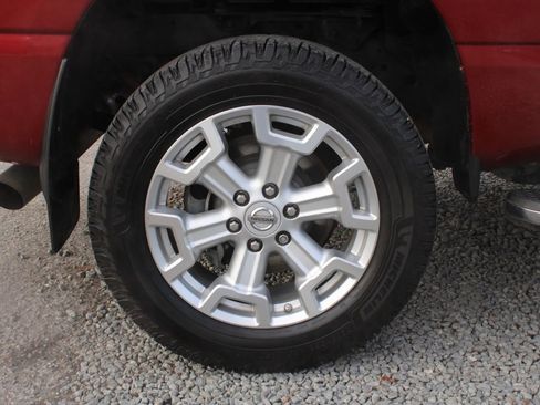 Used 2018 Nissan Titan SV w/ SV Convenience Package image 9