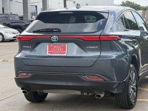 Used 2022 Toyota Venza LE AWD/4WD image 6