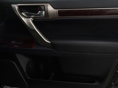 Used 2016 Lexus GX 460 image 9