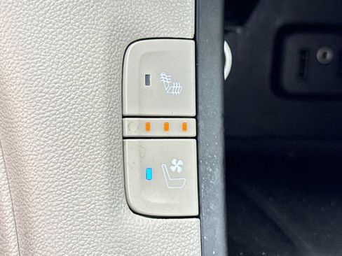 Used 2019 GMC Acadia Denali w/ Technology Package FWD image 32