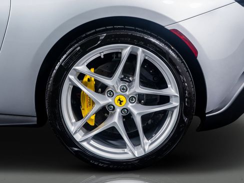 Used 2022 Ferrari Roma image 19