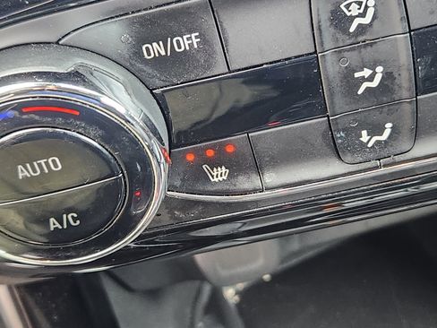 Used 2024 Chevrolet Trax RS w/ Sunroof Package image 15