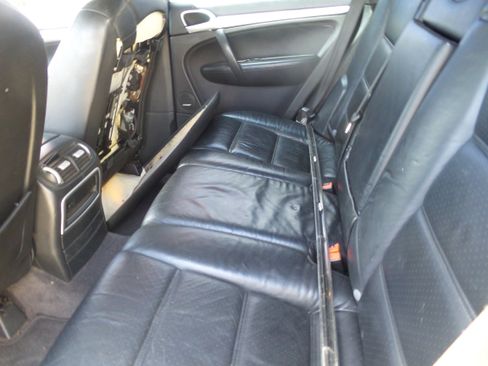 Used 2004 Porsche Cayenne Turbo image 18