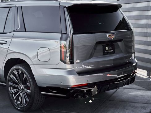 Used 2026 Cadillac Escalade V image 9