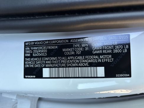 Used 2025 Volvo XC60 B5 Plus image 35