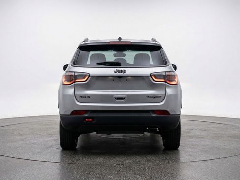 Used 2025 Jeep Compass Trailhawk AWD/4WD image 7