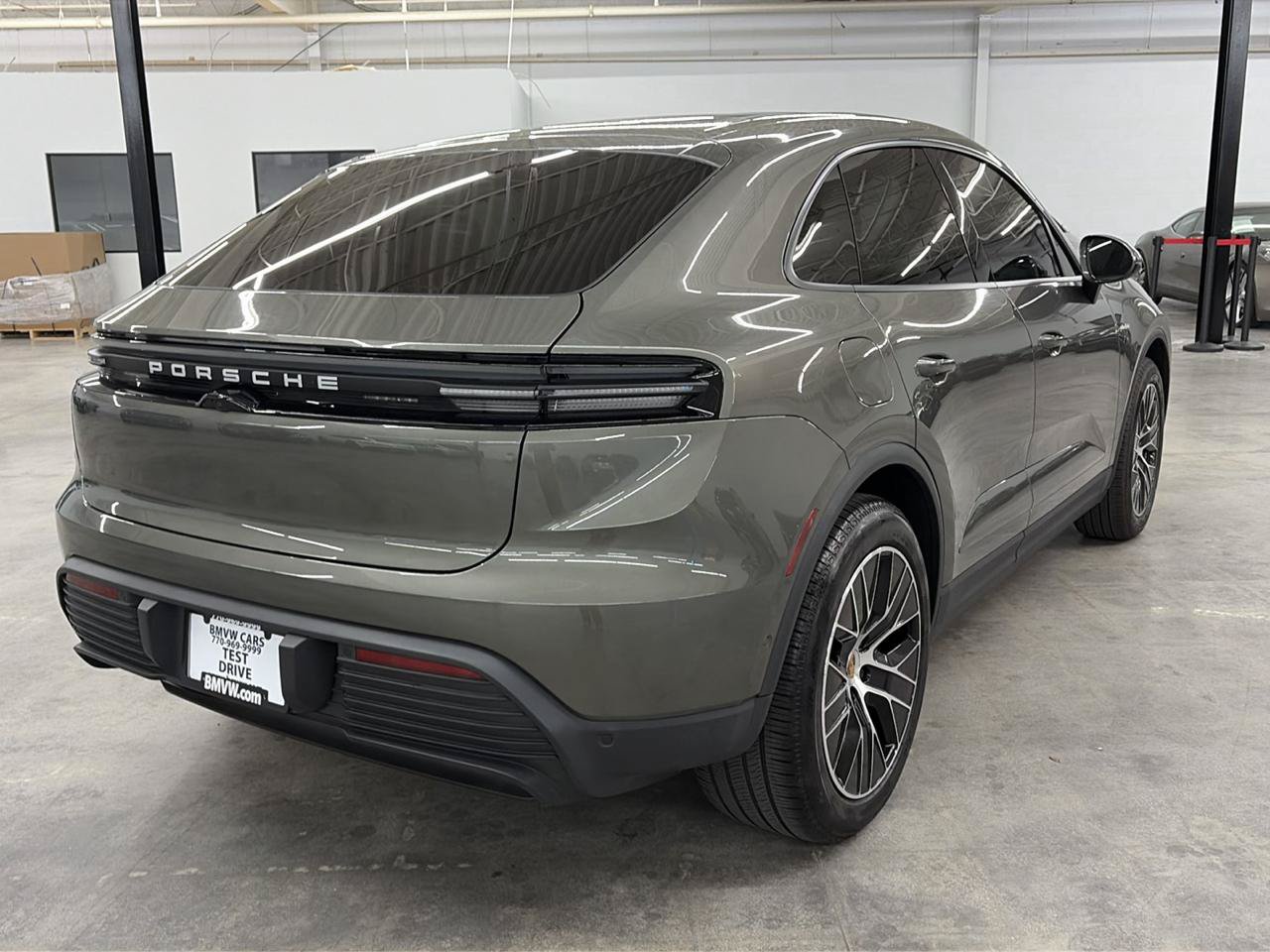 Used 2025 Porsche Macan Electric w/ Premium Package RWD image 8