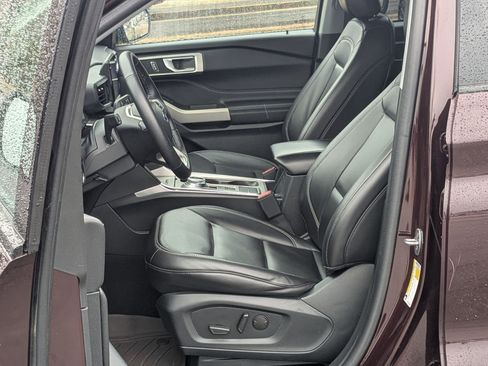 Used 2023 Ford Explorer XLT w/ Equipment Group 202A image 12