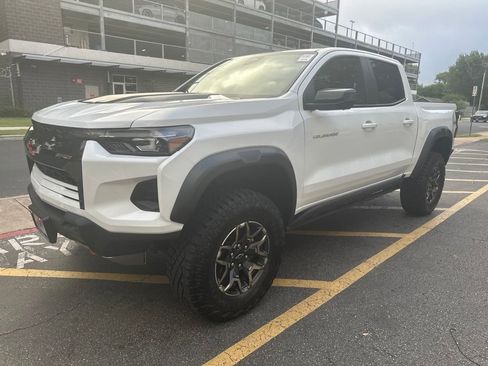 Used 2024 Chevrolet Colorado ZR2 w/ ZR2 Convenience Package III AWD/4WD image 3