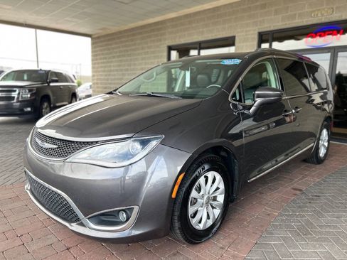 Used 2019 Chrysler Pacifica Touring-L FWD image 24