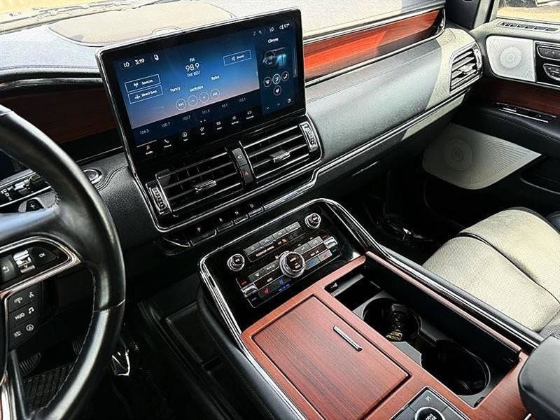 Used 2022 Lincoln Navigator Reserve AWD/4WD image 27