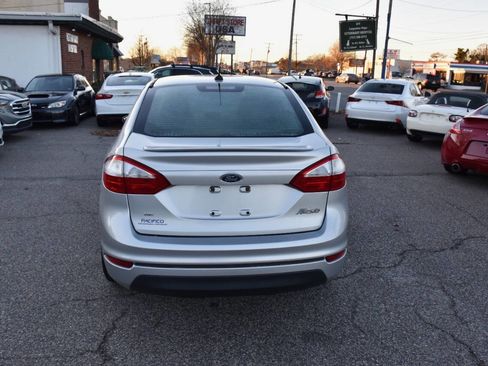 Used 2014 Ford Fiesta SE w/ Equipment Group 201A image 6