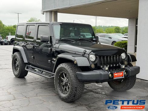 Used 2017 Jeep Wrangler Unlimited Sahara w/ Connectivity Group AWD/4WD image 1