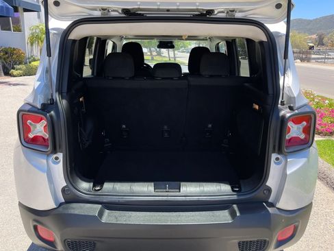 Used 2016 Jeep Renegade 75th Anniversary FWD image 9