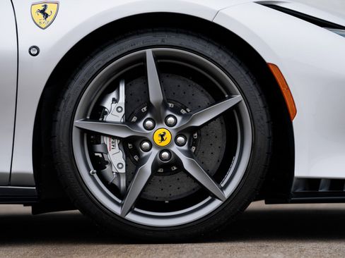 Used 2022 Ferrari F8 Tributo image 32