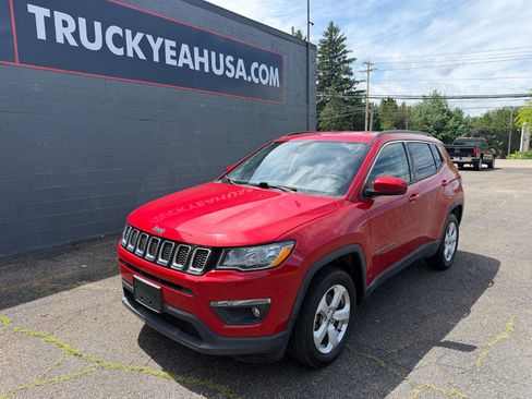 Used 2019 Jeep Compass Latitude w/ Cold Weather Group AWD/4WD image 1