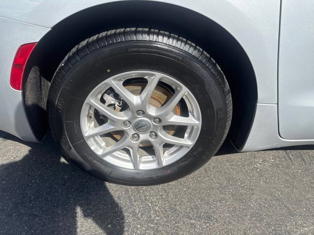 Used 2024 Chrysler Pacifica Touring-L FWD image 31