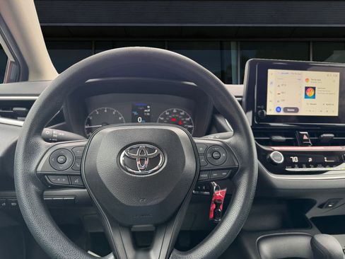 Used 2025 Toyota Corolla LE image 3