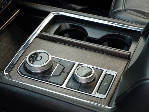 Used 2021 Ford Expedition Limited image 23