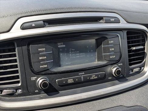 Used 2018 Kia Sorento LX V6 image 12