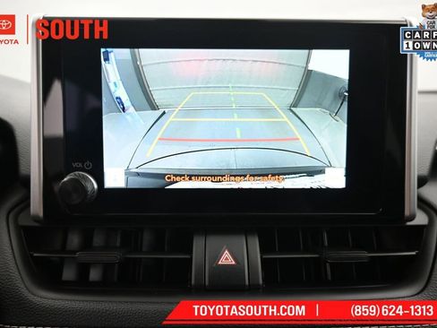 Used 2025 Toyota RAV4 XLE AWD/4WD image 18