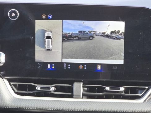 Used 2026 Chevrolet Equinox LT w/ Convenience Package II image 19