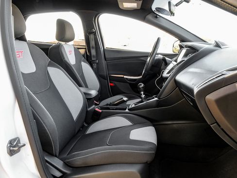 Used 2018 Ford Focus ST image 36