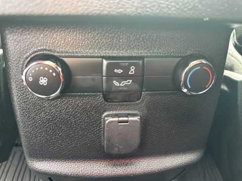 Used 2018 Ford Explorer XLT w/ Equipment Group 202A image 27