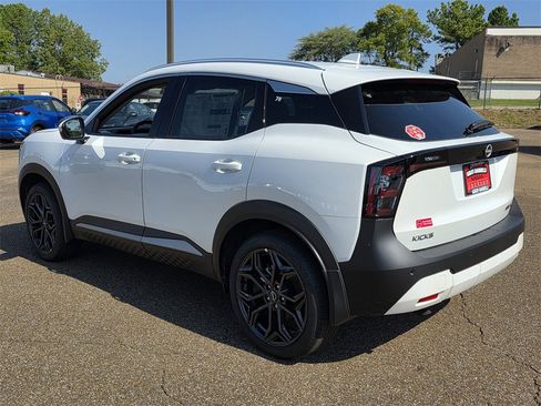 New 2025 Nissan Kicks SR w/ SR Premium Package image 5