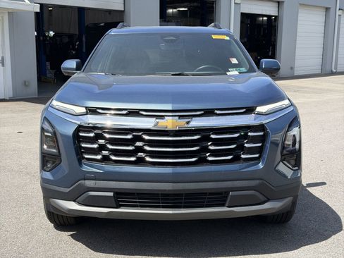 Used 2025 Chevrolet Equinox LT w/ Convenience Package II image 3