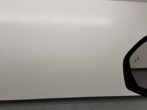 Used 2023 Ford Explorer XLT image 18