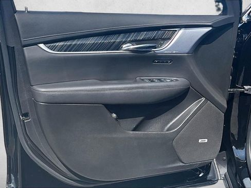 Used 2025 Cadillac XT6 Premium Luxury FWD image 18