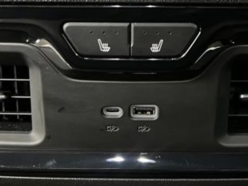 Used 2024 Chevrolet Silverado 2500 ZR2 w/ Technology Package AWD/4WD image 45
