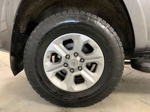 Used 2020 Toyota 4Runner SR5 Premium w/ Moonroof Package AWD/4WD image 27