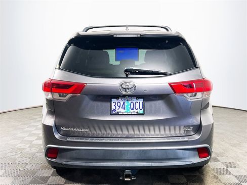 Used 2018 Toyota Highlander XLE w/ Carpet Mat Package (TMS) image 7