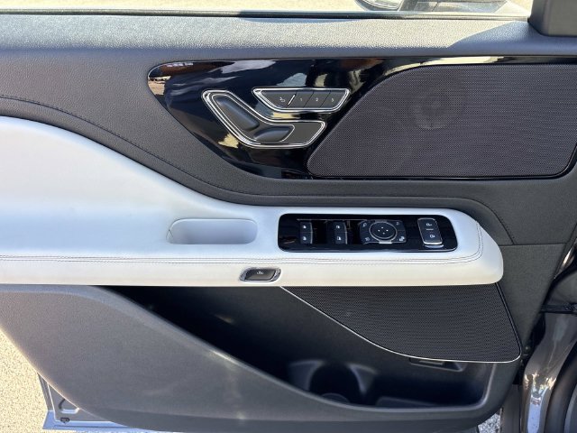 New 2027 Lincoln Aviator AWD image 21