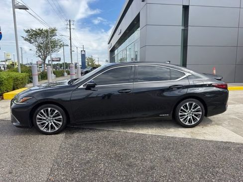 Used 2019 Lexus ES 300h w/ Premium Package FWD image 16