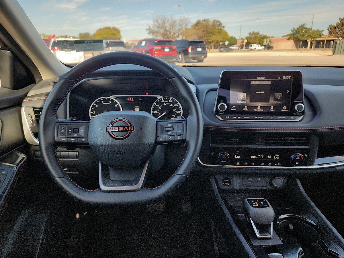 Used 2026 Nissan Rogue SV AWD/4WD image 7