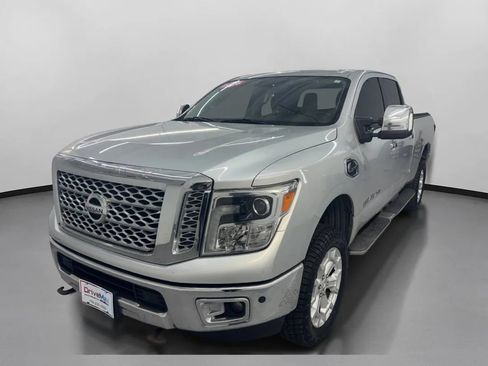 Used 2016 Nissan Titan SL image 4