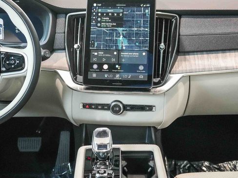 New 2026 Volvo XC90 T8 Ultra w/ Protection Package Premier AWD/4WD image 16