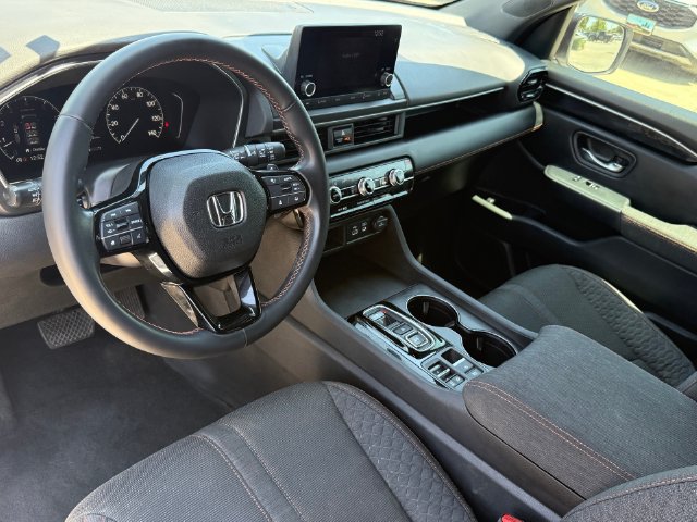 Used 2023 Honda Pilot Sport image 12