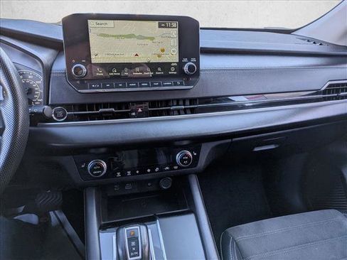 Used 2024 Mitsubishi Outlander SE image 12