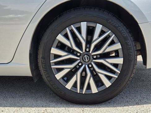Used 2024 Nissan Altima 2.5 SV FWD image 31