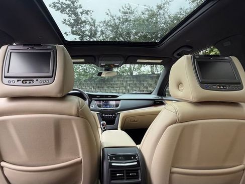 Used 2018 Cadillac XT5 Premium Luxury w/ Driver Assist Package AWD/4WD image 31
