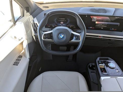 Used 2023 BMW iX xDrive50 image 21