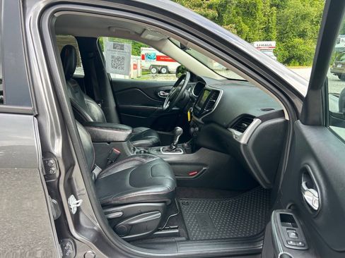 Used 2015 Jeep Cherokee Trailhawk w/ Leather Interior Group AWD/4WD image 24