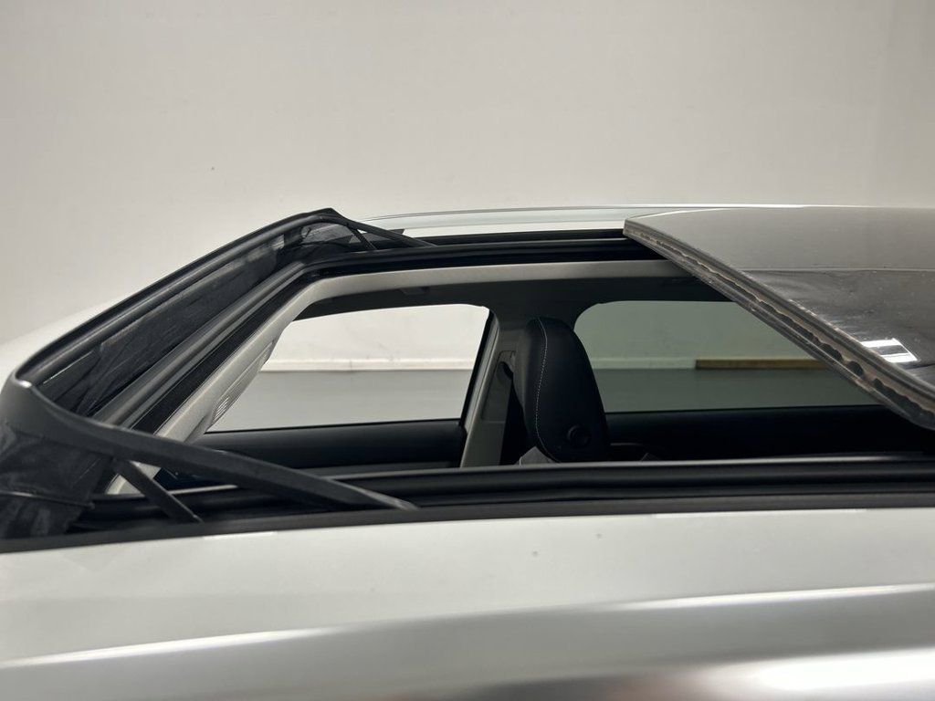 Certified 2024 Volkswagen Taos SE w/ Panoramic Sunroof Package AWD/4WD image 19